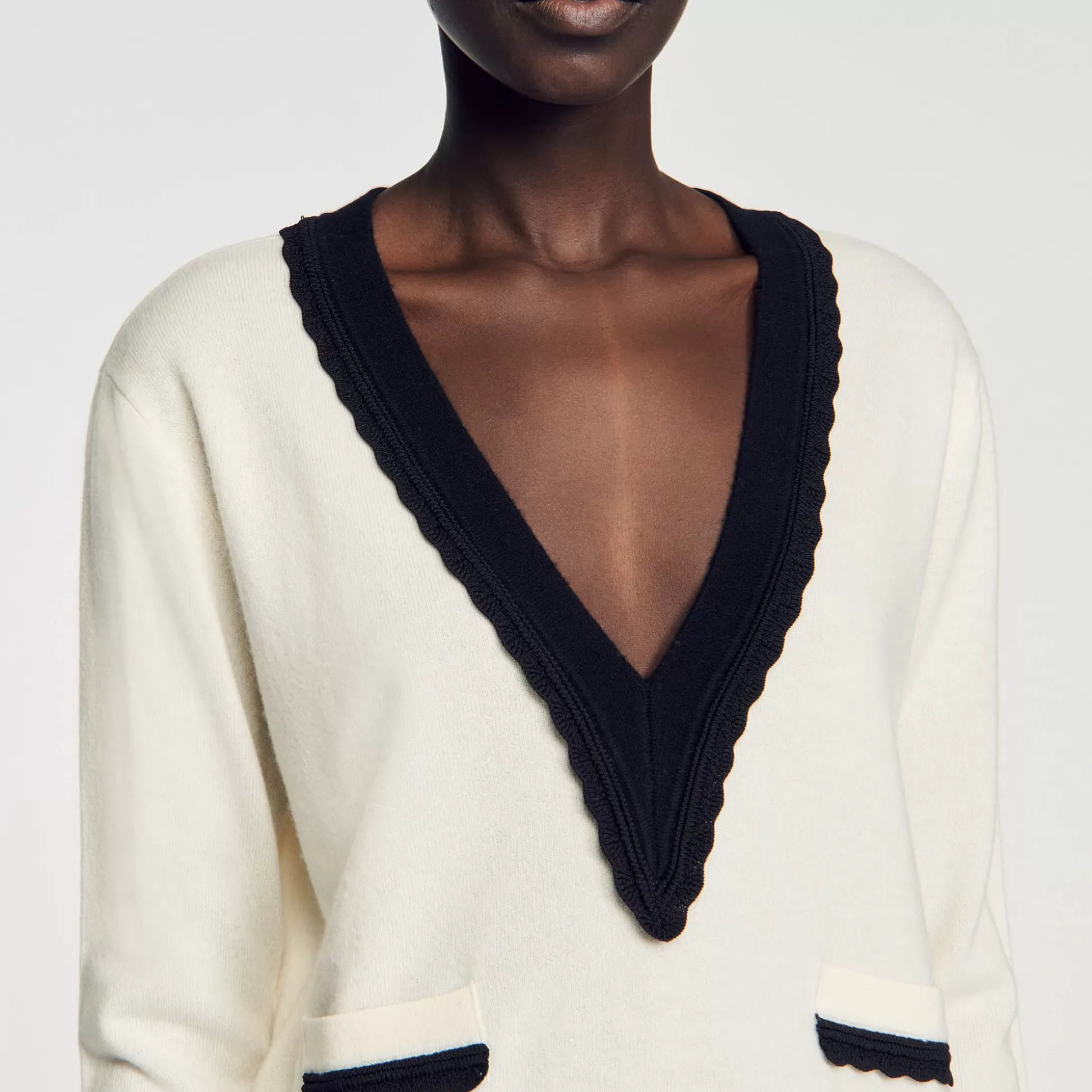 Mujer Sandro Paris Jerseys & Cárdigans<Jersey Con Cuello De Pico Bicolor