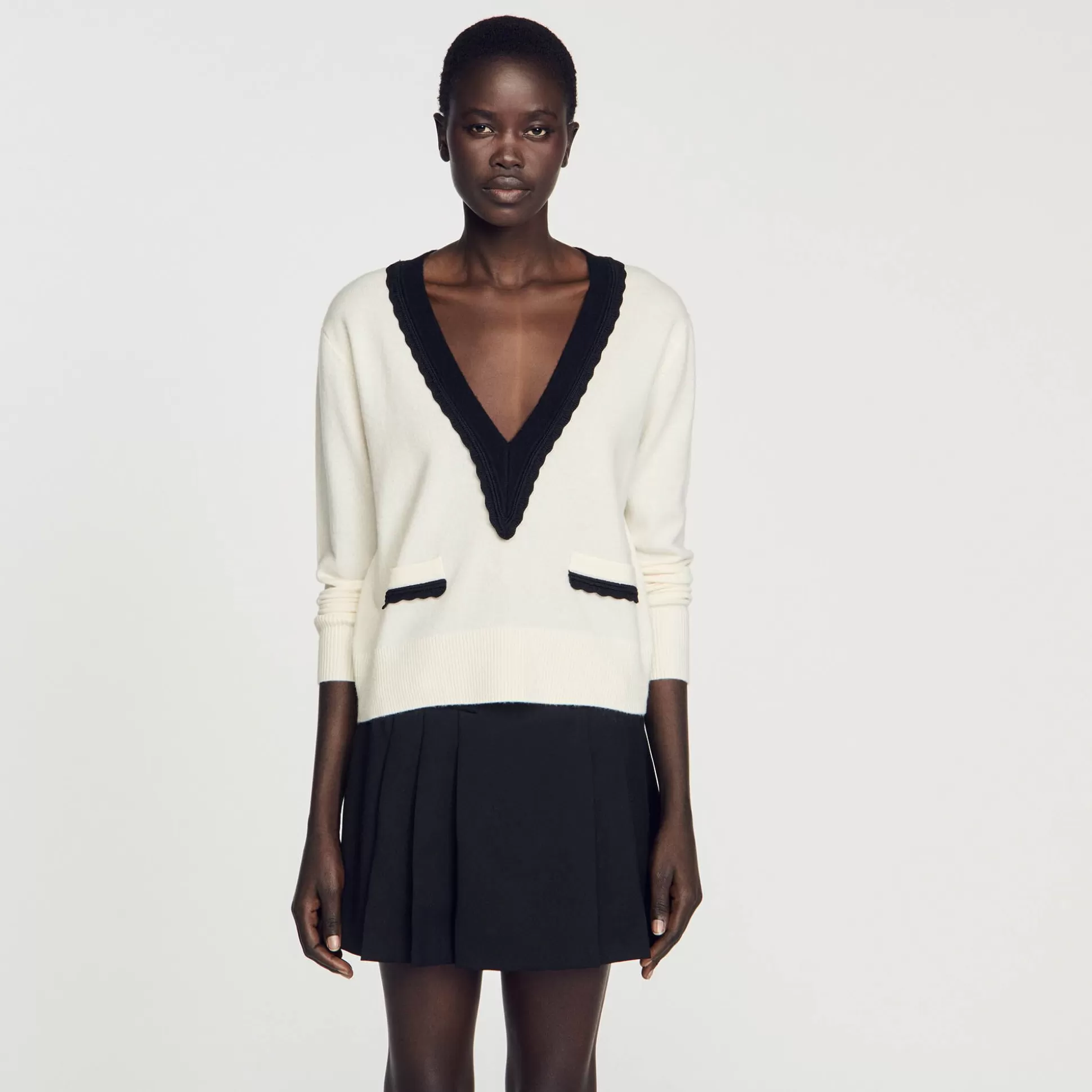 Mujer Sandro Paris Jerseys & Cárdigans<Jersey Con Cuello De Pico Bicolor